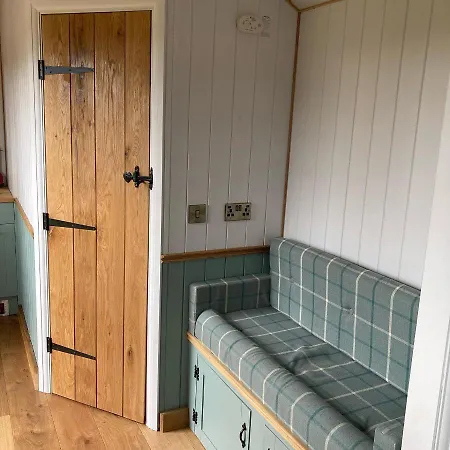 Shepherd'S Hut - The Mule Apartment Newent Exterior photo