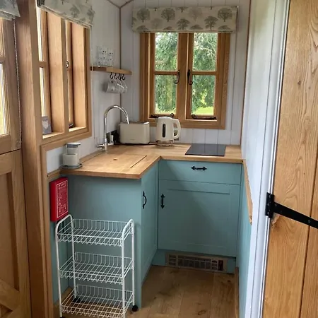 Shepherd'S Hut - The Mule Apartment Newent Exterior photo